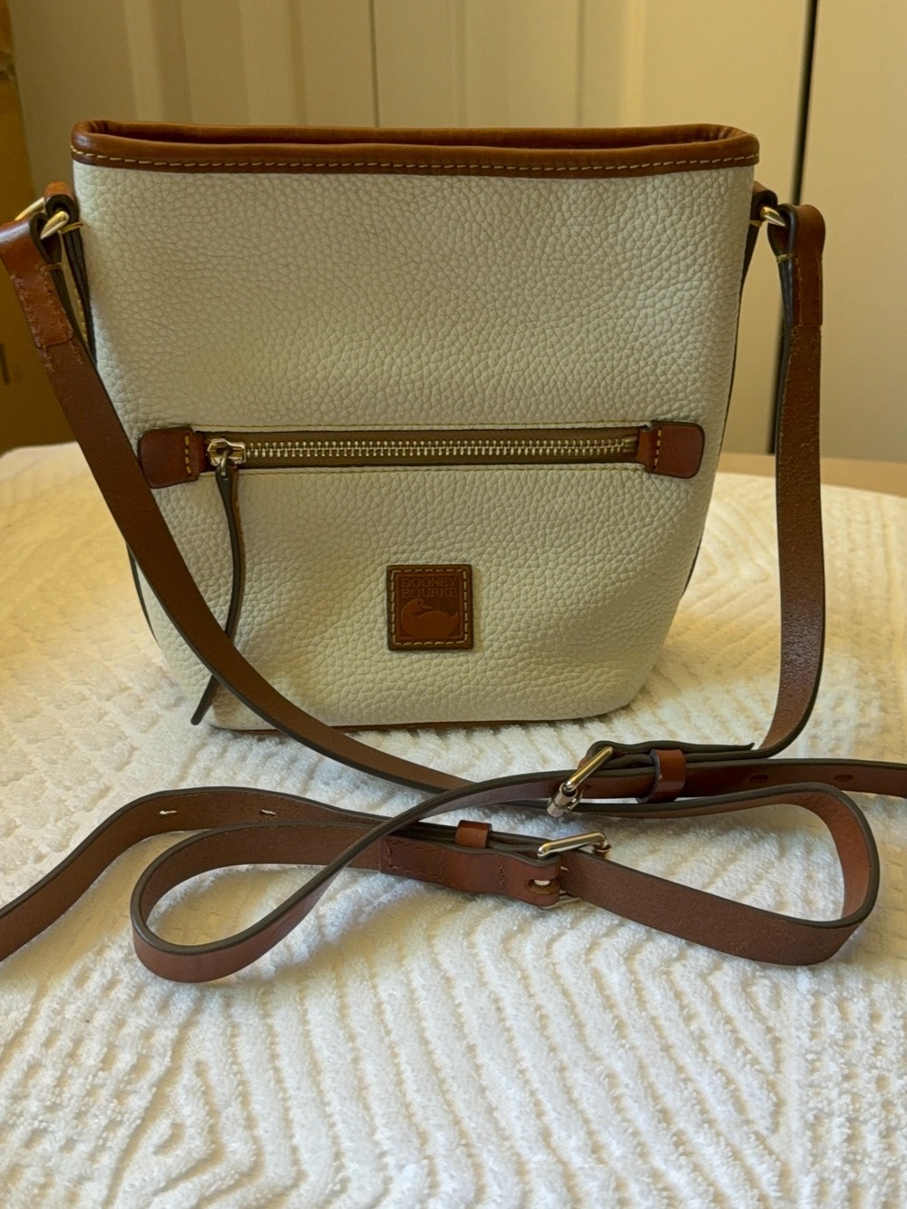 Dooney & Bourke Cream Pebbled Crossbody with Brown Trim - Picture 3 of 13